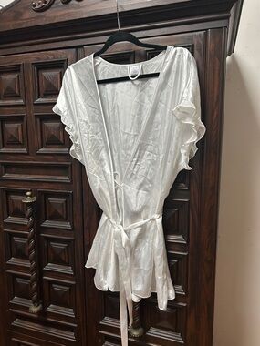 Apt. 9 White Satin Tie-Waist Short Robe with Ruffle Sleeves